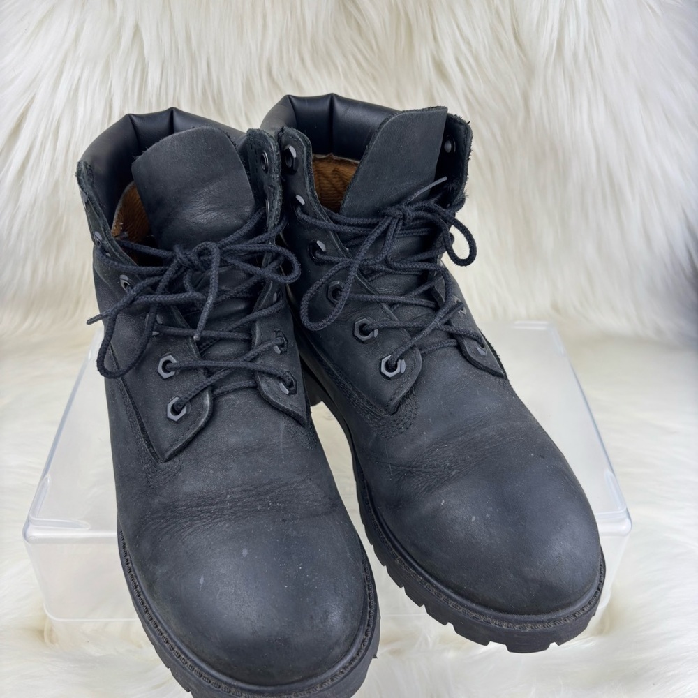 Timberland Black Boots with Padded Collar and Sturdy Sole Size 4 kids